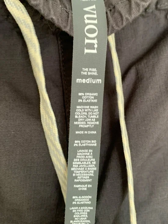 54. Size Medium VUORI Charcoal Grey Ripstop Shorts - Picture 3 of 5